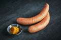 Auf dem Bild ist Land.Luft Currywurst in Bio-Qualität zu sehen – saftig, aromatisch und ideal zum Braten oder Grillen. Jetzt bequem online kaufen und bestellen.
