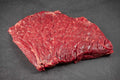 Auf dem Bild ist Bio Angus Rinder Flanksteak zu sehen – auch bekannt als Rinderhose oder Bavette. Zartes, aromatisches Fleisch, ideal zum Grillen, Braten oder für herzhafte Pfannengerichte