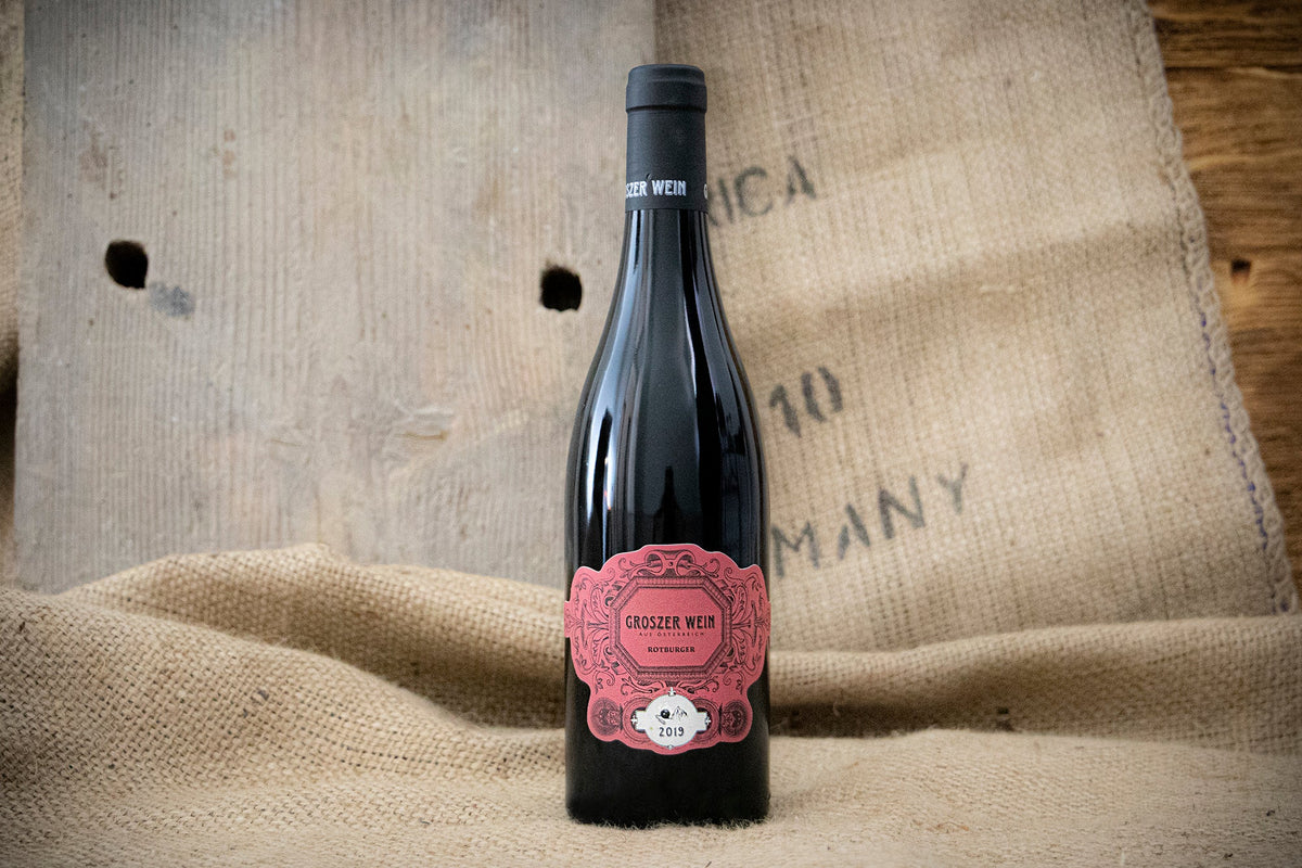 Groszer Wein Rotburger Zweigelt aus dem Südburgenland – vollmundig, mit Aromen von Herzkirschen, Brombeeren und Tabak. Seidig am Gaumen, perfekt zu Biofleisch, Grillgerichten oder dunklen Saucen. Jetzt im Land.Luft Onlineshop bestellen.