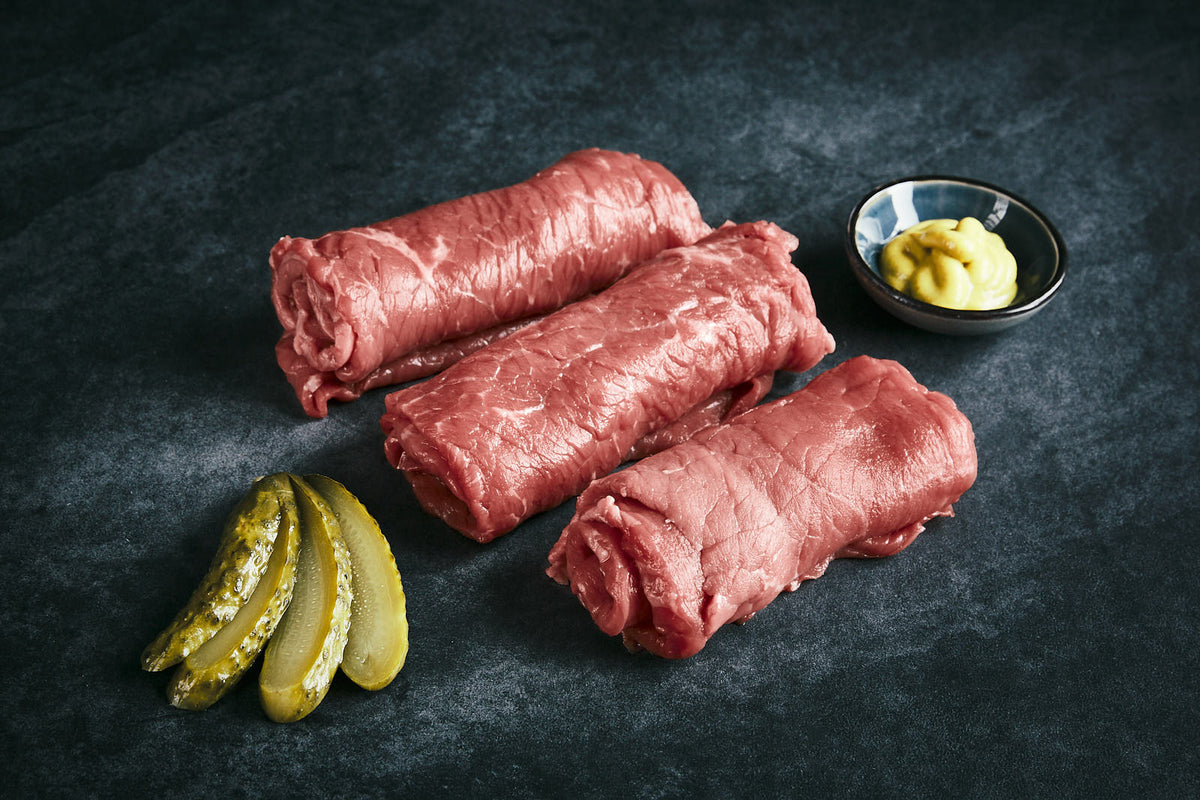 Auf dem Bild ist Bio Land.Luft Rinderroulade zu sehen, bereits geschnitten – ideal für klassische Rouladen, Schmorgerichte oder herzhafte Mahlzeiten.