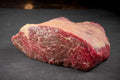 Das Bild zeigt Bio Angus Rind Rinderunterschale. Das hochwertige Rindfleisch eignet sich perfekt für Schmorgerichte, Braten oder Pfannengerichte und überzeugt durch Zartheit und intensiven Geschmack