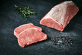 Auf dem Bild ist Land.Luft Schweinelende in Bio-Qualität zu sehen – besonders zartes und mageres Schweinefleisch, ideal zum Braten, Grillen oder für feine Fleischgerichte.