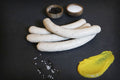 Auf dem Bild sehen Sie die Bio Land.Luft Feine Schweinsbratwurst zu sehen – saftig, würzig und ideal zum Grillen, für Brotzeit oder Wurstplatten. Jetzt bequem im Onlineshop bestellen.