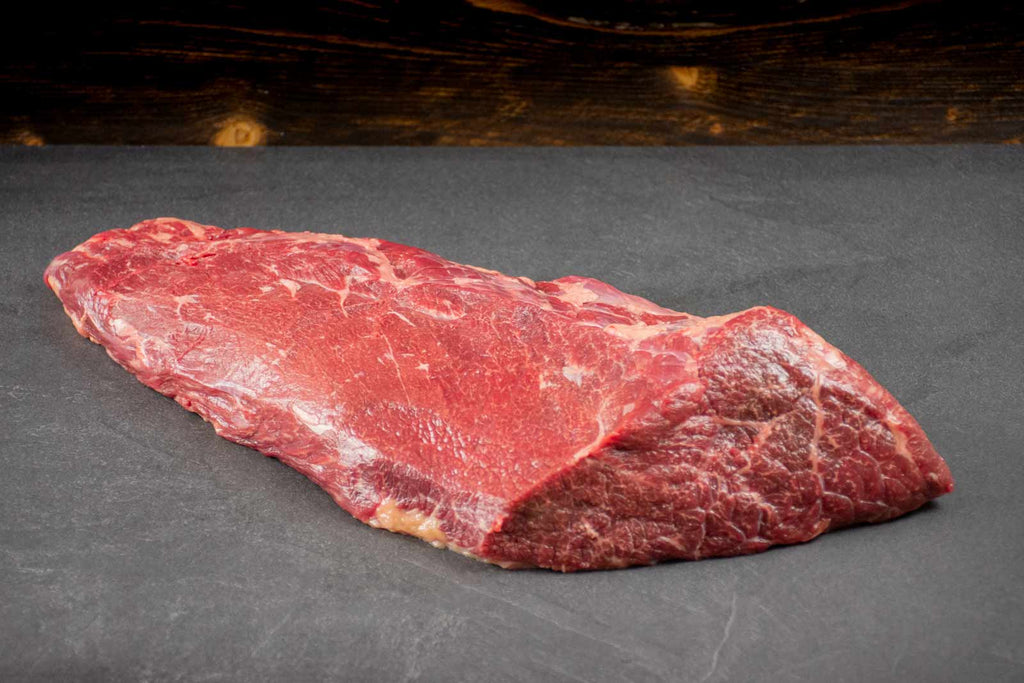 Das Bild zeigt Bio Angus Rind Tafelspitz (Siedefleisch, Tafelfleisch, Picanha, Rosenspitz). Das hochwertige Rindfleisch eignet sich perfekt für klassische Gerichte, zartes Kochen oder Braten. Ideal als Tafelspitz-Gericht mit Meerrettichsoße, Kartoffeln und Petersilie. Einfach zuzubereiten und voller Geschmack.