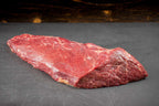 Das Bild zeigt Bio Angus Rind Tafelspitz (Siedefleisch, Tafelfleisch, Picanha, Rosenspitz). Das hochwertige Rindfleisch eignet sich perfekt für klassische Gerichte, zartes Kochen oder Braten. Ideal als Tafelspitz-Gericht mit Meerrettichsoße, Kartoffeln und Petersilie. Einfach zuzubereiten und voller Geschmack.